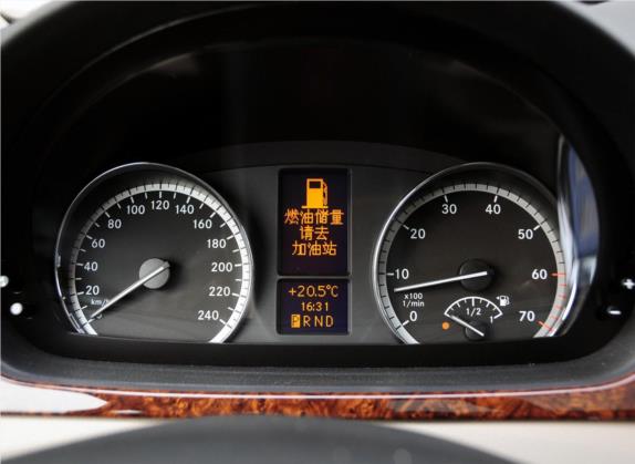 唯雅诺 2013款 3.0L 礼遇版 中控类   仪表盘