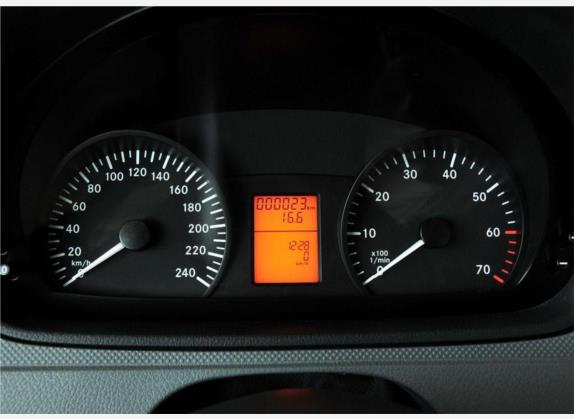 威霆 2010款 2.5L 商务版 中控类   仪表盘