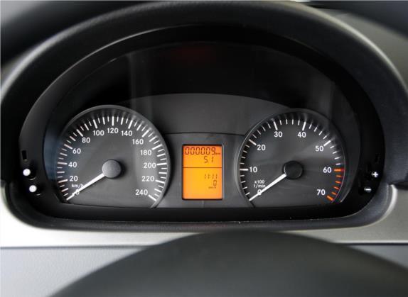威霆 2011款 2.5L 精英版 中控类   仪表盘