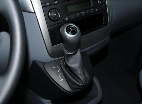 威霆 2011款 2.5L 7座行政版 中控类   挡把