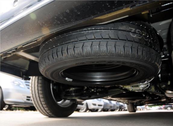 威霆 2011款 2.5L 商务版 其他细节类   备胎