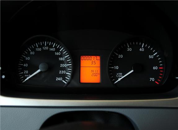 威霆 2013款 3.0L 商务版 中控类   仪表盘