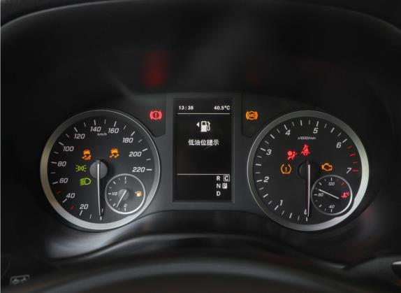 威霆 2021款 2.0T 精英版 9座 中控类   仪表盘