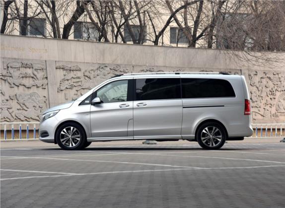 奔驰V级 2016款 V 260 L 尊贵加长版 外观   正侧