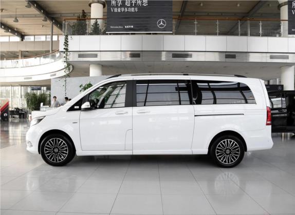 奔驰V级 2018款 V 260 L 尊贵加长版 国V 外观   正侧