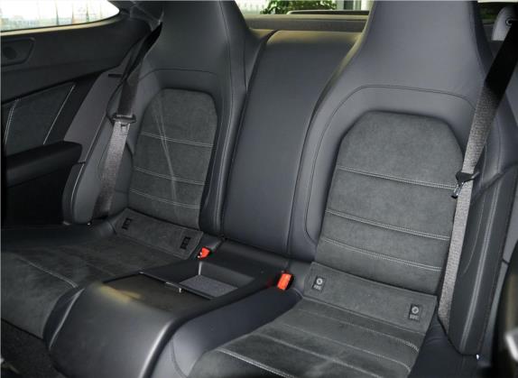奔驰C级AMG 2014款 AMG C 63 Coupe Edition 507 车厢座椅   后排空间