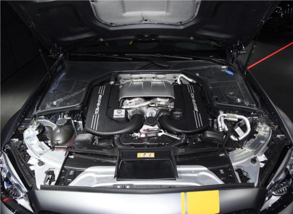 奔驰C级AMG 2021款 AMG C 63 轿跑车 暗夜特别版 其他细节类   发动机舱