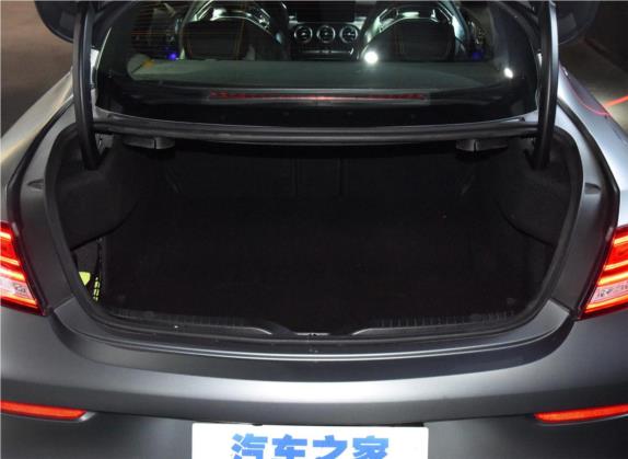 奔驰C级AMG 2021款 AMG C 63 轿跑车 暗夜特别版 车厢座椅   后备厢