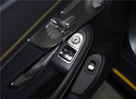 奔驰C级AMG 2021款 AMG C 63 轿跑车 暗夜特别版 车厢座椅   门窗控制