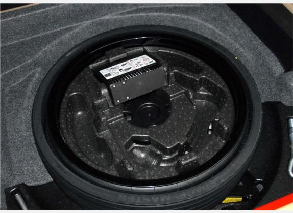 奔驰M级AMG 2007款 AMG ML 63 其他细节类   备胎