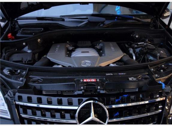 奔驰M级AMG 2007款 AMG ML 63 其他细节类   发动机舱