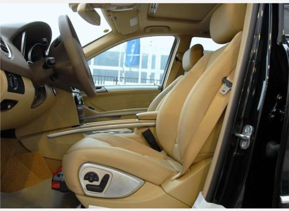 奔驰M级AMG 2007款 AMG ML 63 车厢座椅   前排空间