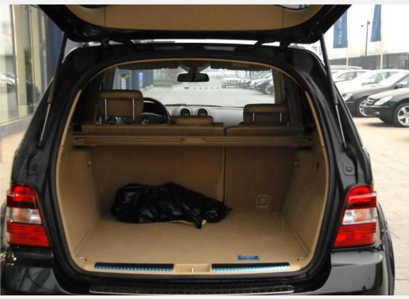 奔驰M级AMG 2007款 AMG ML 63 车厢座椅   后备厢