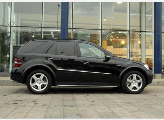 奔驰M级AMG 2007款 AMG ML 63 外观   正侧