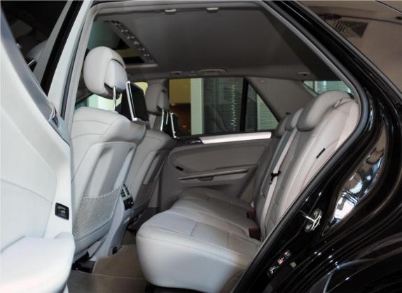 奔驰M级AMG 2011款 AMG ML 63 车厢座椅   后排空间
