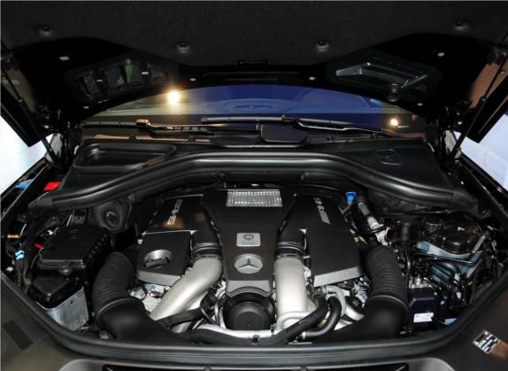 奔驰M级AMG 2012款 AMG ML 63 其他细节类   发动机舱