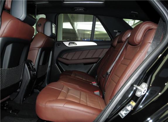 奔驰M级AMG 2012款 AMG ML 63 车厢座椅   后排空间