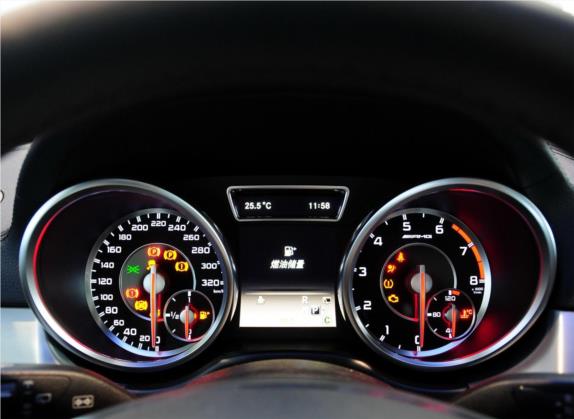 奔驰M级AMG 2012款 AMG ML 63 中控类   仪表盘