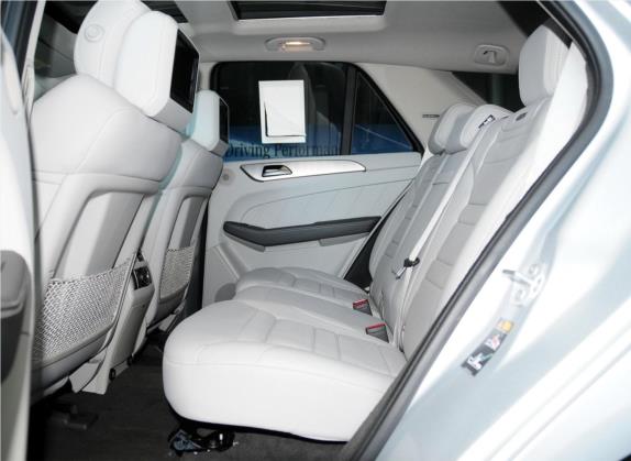 奔驰M级AMG 2014款 AMG ML 63 车厢座椅   后排空间