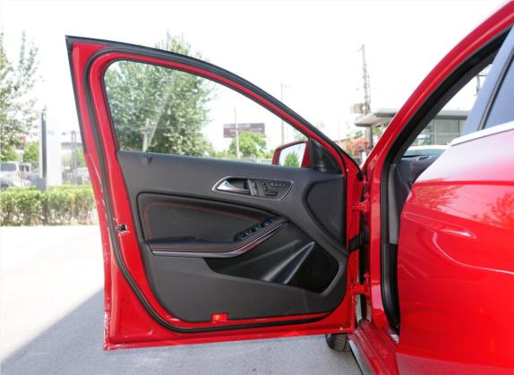 奔驰A级AMG(进口) 2014款 AMG A 45 4MATIC 车厢座椅   前门板