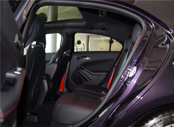 奔驰A级AMG(进口) 2016款 AMG A 45 4MATIC 车厢座椅   后排空间