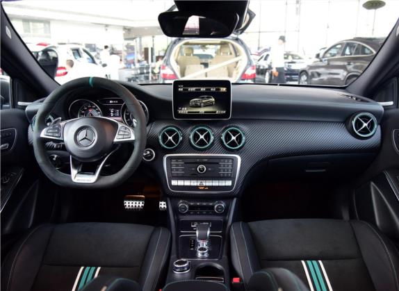 奔驰A级AMG(进口) 2016款 AMG A 45 4MATIC 冠军版 中控类   中控全图