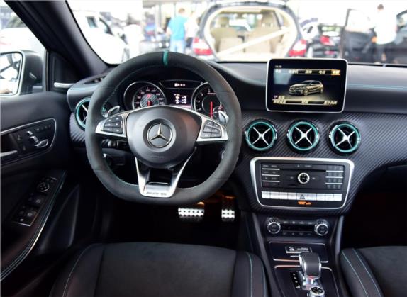 奔驰A级AMG(进口) 2016款 AMG A 45 4MATIC 冠军版 中控类   驾驶位