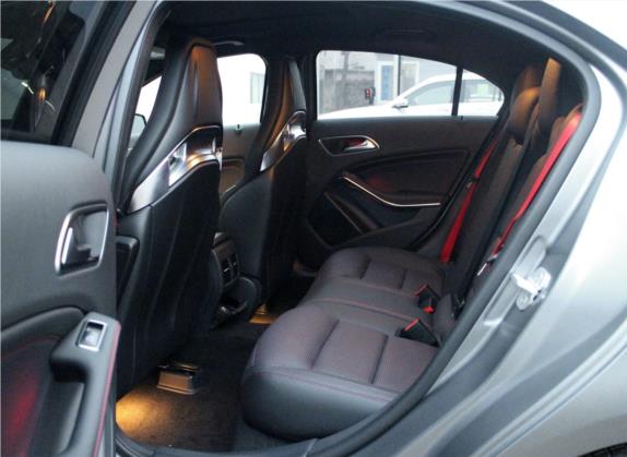 奔驰A级AMG(进口) 2017款 AMG A 45 4MATIC 车厢座椅   后排空间