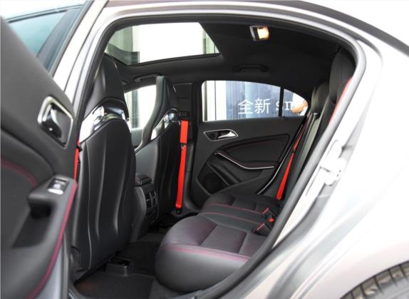 奔驰A级AMG(进口) 2017款 改款 AMG A 45 4MATIC 车厢座椅   后排空间