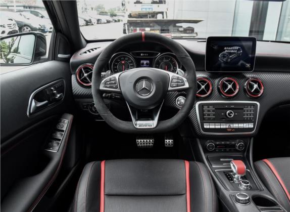 奔驰A级AMG(进口) 2018款 AMG A 45 4MATIC 臻藏版 中控类   驾驶位