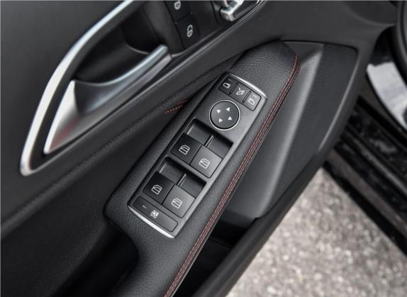 奔驰A级AMG(进口) 2018款 AMG A 45 4MATIC 臻藏版 车厢座椅   门窗控制