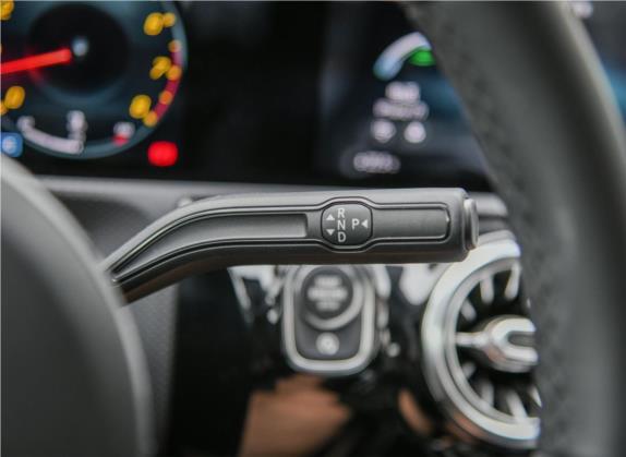 奔驰A级AMG(进口) 2020款 AMG A 35 4MATIC 先型特别版 中控类   挡把