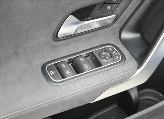 奔驰A级AMG(进口) 2020款 AMG A 35 4MATIC 先型特别版 车厢座椅   门窗控制