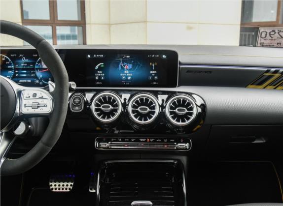奔驰A级AMG(进口) 2020款 AMG A 45 S 4MATIC+ 先型特别版 中控类   中控台