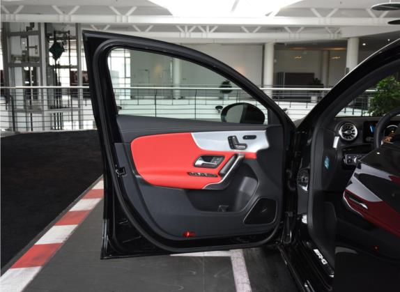 奔驰A级AMG(进口) 2020款 改款 AMG A 35 4MATIC 车厢座椅   前门板