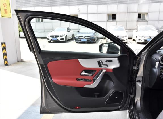 奔驰A级AMG(进口) 2020款 改款 AMG A 45 4MATIC+ 车厢座椅   前门板