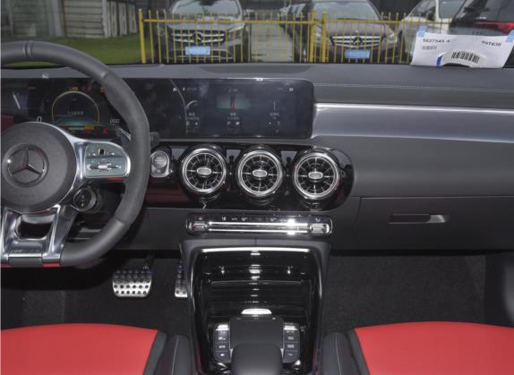 奔驰A级AMG(进口) 2022款 AMG A 45 4MATIC+ 中控类   中控台