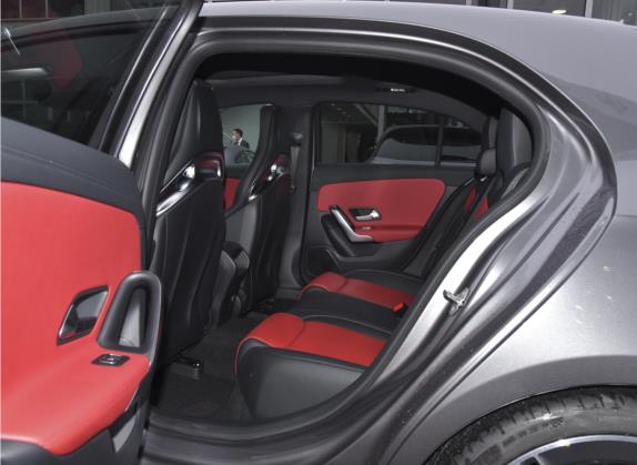 奔驰A级AMG(进口) 2022款 AMG A 45 4MATIC+ 车厢座椅   后排空间