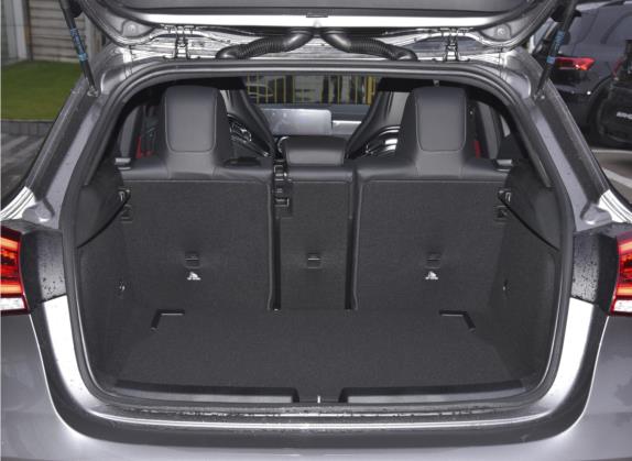 奔驰A级AMG(进口) 2022款 AMG A 45 4MATIC+ 车厢座椅   后备厢