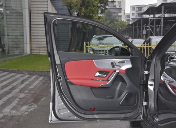 奔驰A级AMG(进口) 2022款 AMG A 45 4MATIC+ 车厢座椅   前门板