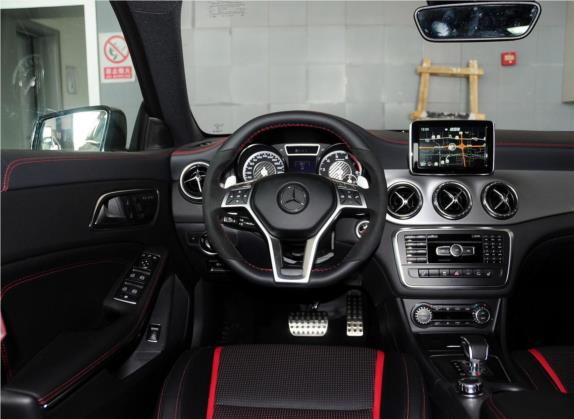 奔驰CLA AMG 2014款 AMG CLA 45 4MATIC 中控类   驾驶位