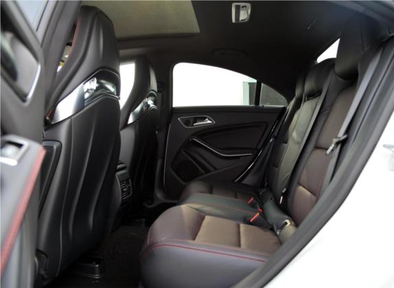 奔驰CLA AMG 2015款 AMG CLA 45 4MATIC 车厢座椅   后排空间