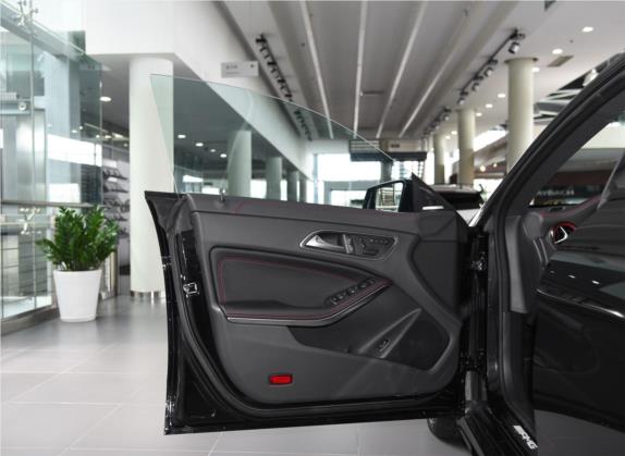 奔驰CLA AMG 2016款 AMG CLA 45 4MATIC 车厢座椅   前门板