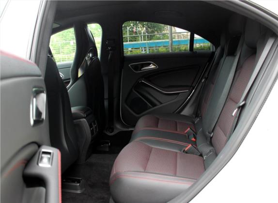 奔驰CLA AMG 2017款 改款 AMG CLA 45 4MATIC 车厢座椅   后排空间