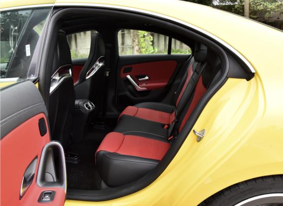 奔驰CLA AMG 2020款 AMG CLA 45 4MATIC+ 车厢座椅   后排空间