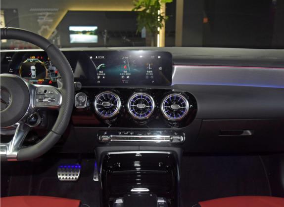 奔驰CLA AMG 2021款 AMG CLA 35 4MATIC 中控类   中控台