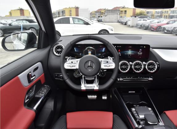 奔驰GLA AMG 2022款 AMG GLA 35 4MATIC 中控类   驾驶位
