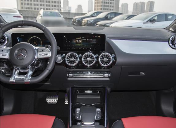 奔驰GLA AMG 2023款 AMG GLA 35 4MATIC 中控类   中控台