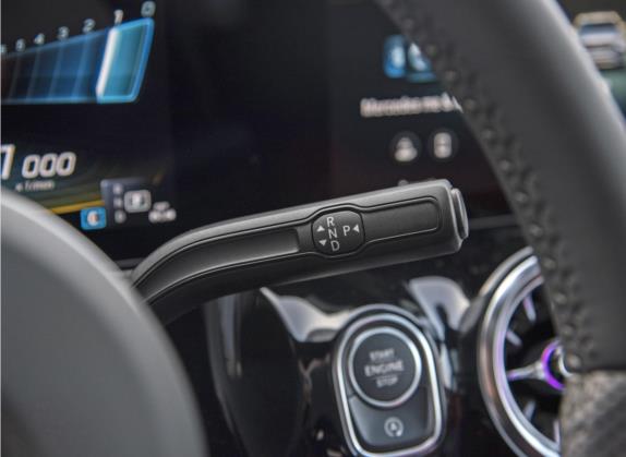 奔驰GLA AMG 2023款 AMG GLA 35 4MATIC 中控类   挡把