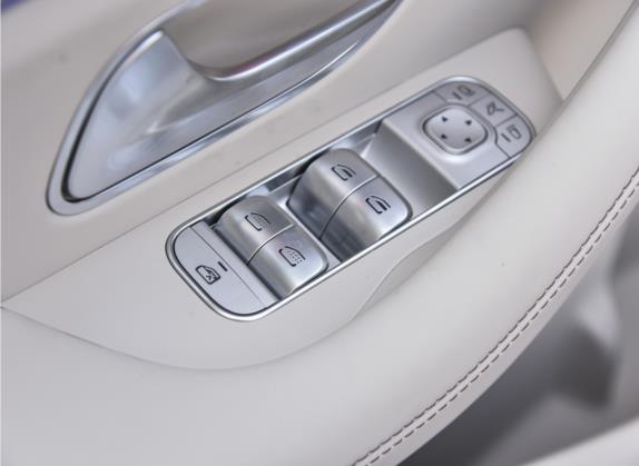 迈巴赫GLS 2022款 GLS 600 4MATIC 礼乐版 车厢座椅   门窗控制